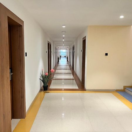 Hotel Avenue Plaza Mundra Exterior photo