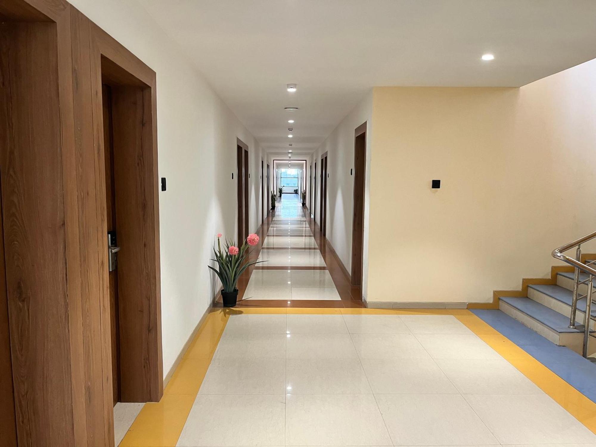 Hotel Avenue Plaza Mundra Exterior photo